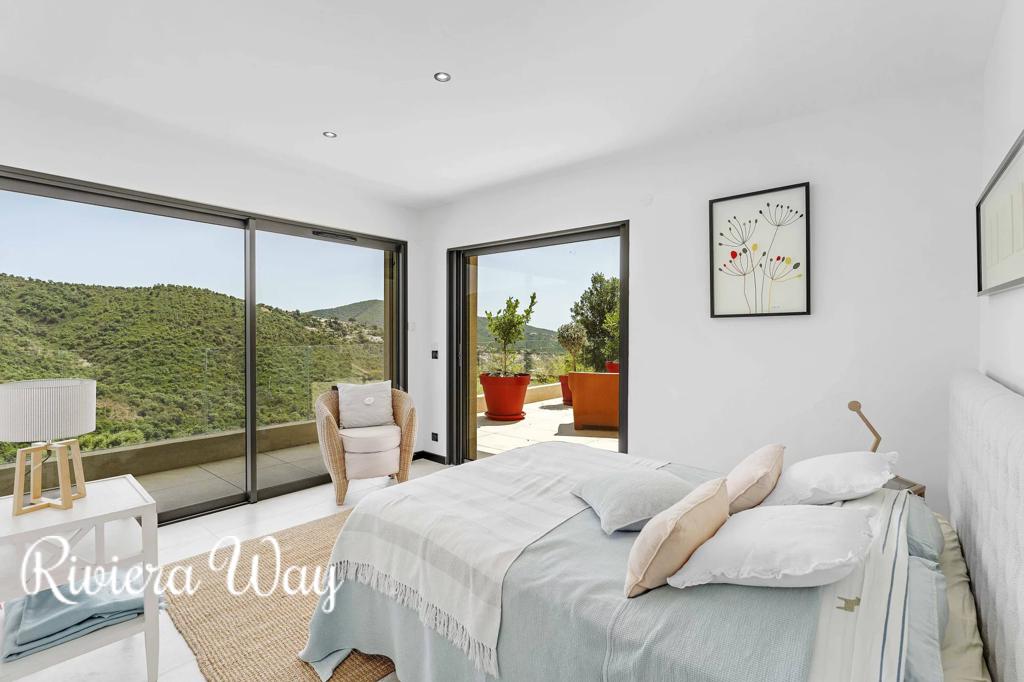 6 room villa in La Londe-les-Maures, photo #9, listing #103467420