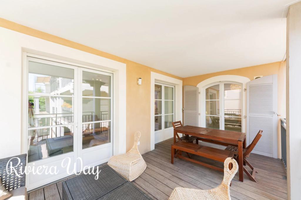 3 room apartment in Saint-Tropez, photo #1, listing #106240260