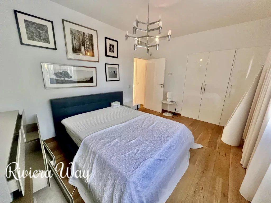 5 room apartment in Antibes, photo #2, listing #103975494