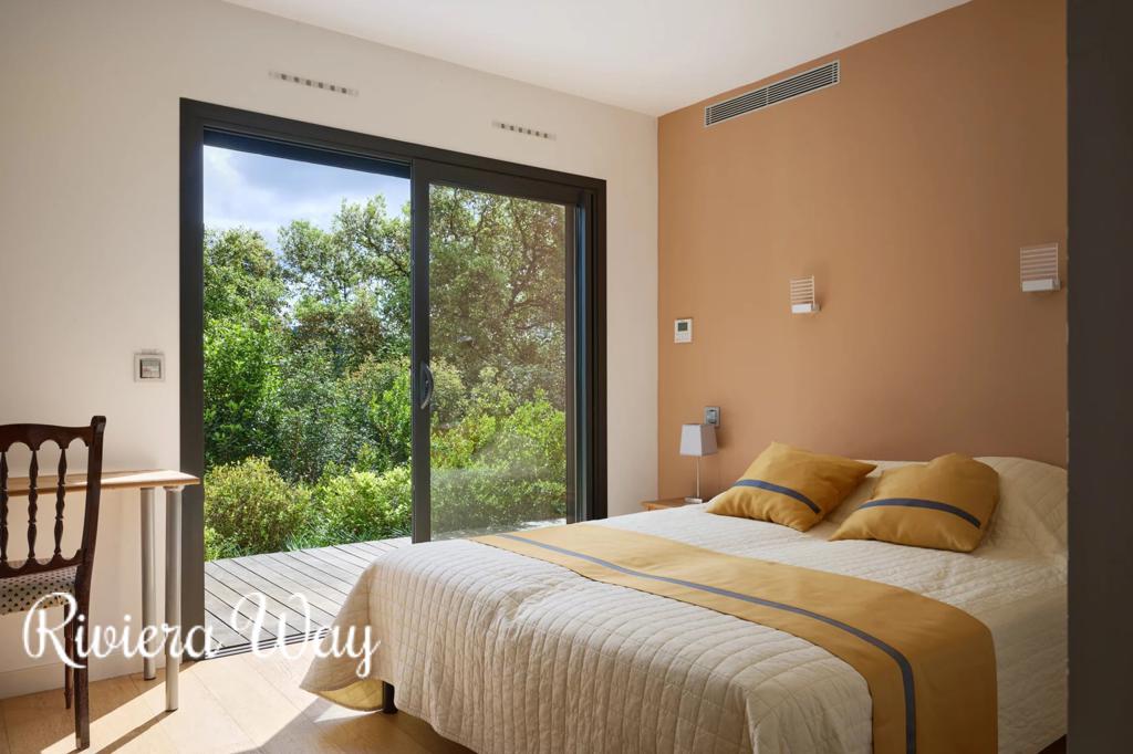10 room villa in La Croix-Valmer, photo #9, listing #102842418