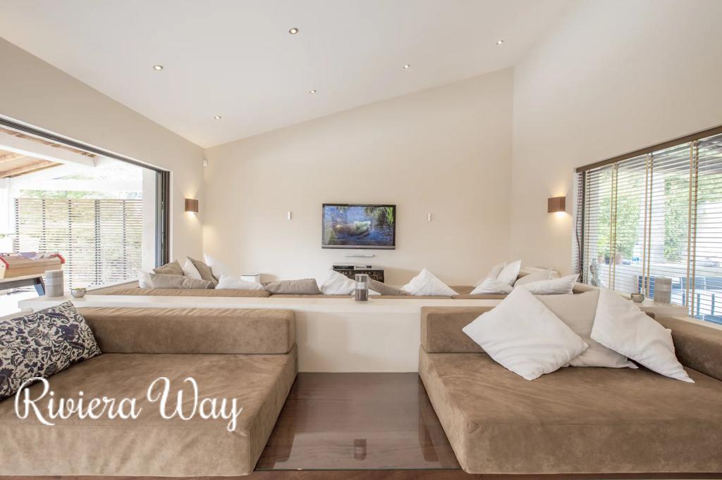 7 room villa in Antibes, photo #2, listing #95530008