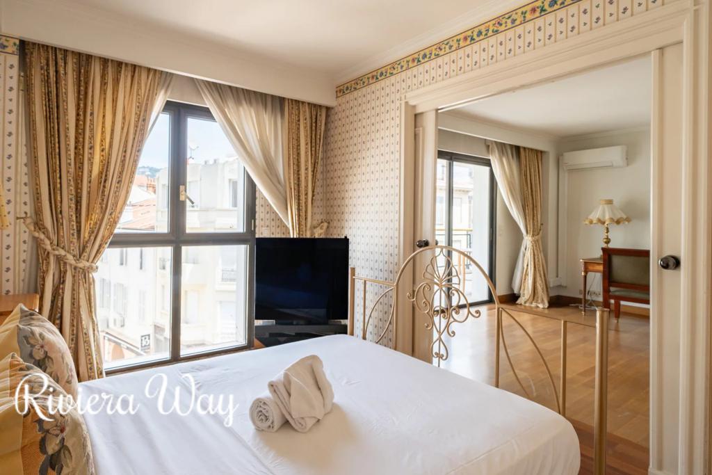 6 room apartment in Boulevard de la Croisette, photo #3, listing #104069994