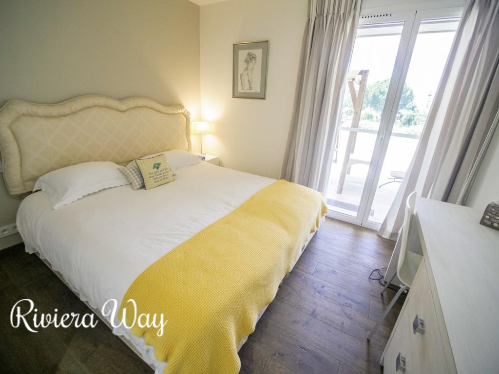 8 room villa in Cap d'Antibes, photo #3, listing #89484864