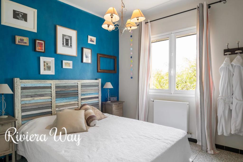 10 room villa in Saint-Raphaël, 48 m², photo #1, listing #99545040