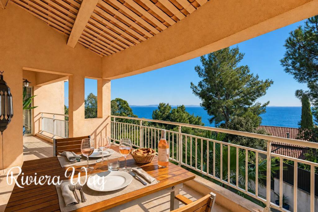 5 room villa in Le Lavandou, photo #7, listing #105223146