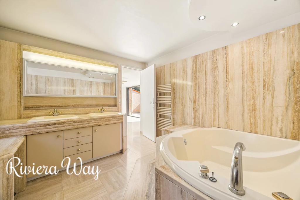 Villa in Mougins, photo #7, listing #105692958