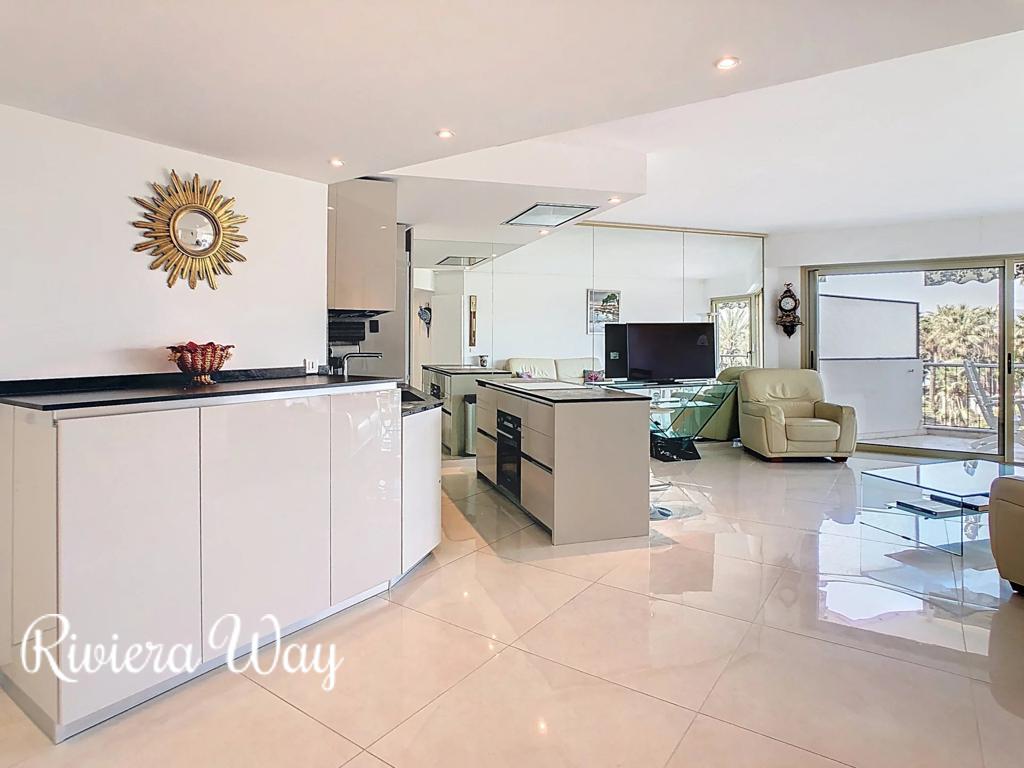 4 room apartment in Boulevard de la Croisette, photo #3, listing #102532710