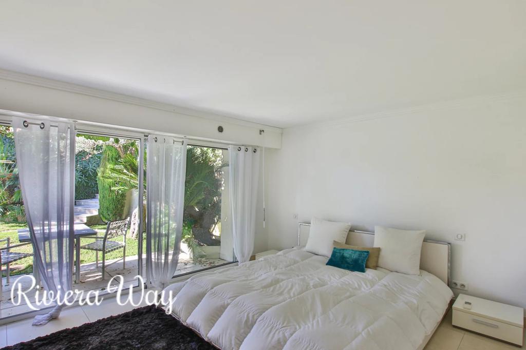 5 room villa in Cap d'Antibes, photo #8, listing #94123428