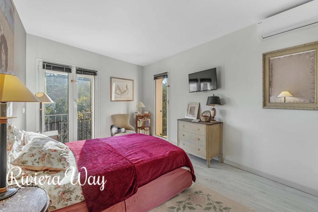 9 room villa in Toulon, photo #9, listing #105239778