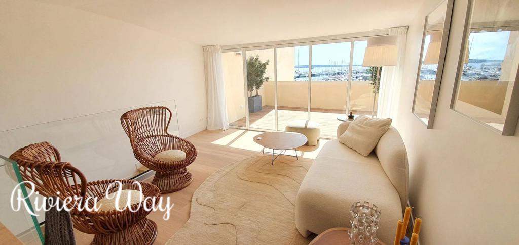4 room penthouse in Cannes, photo #9, listing #82471536