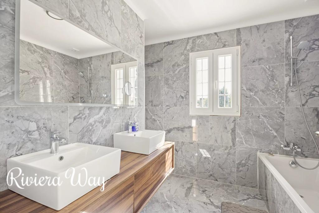 6 room villa in Mougins, photo #7, listing #107133054