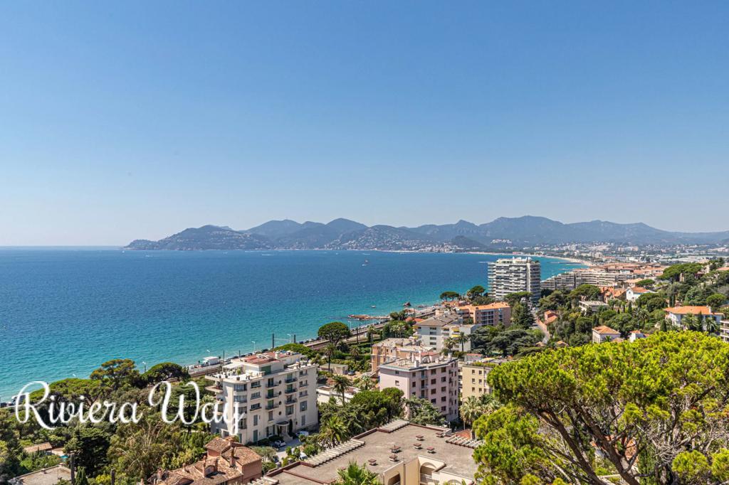 4 room apartment in Cannes, photo #1, listing #79723980