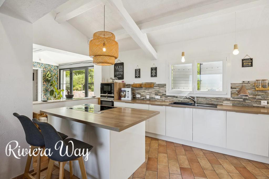 7 room villa in Fayence, photo #8, listing #103897374