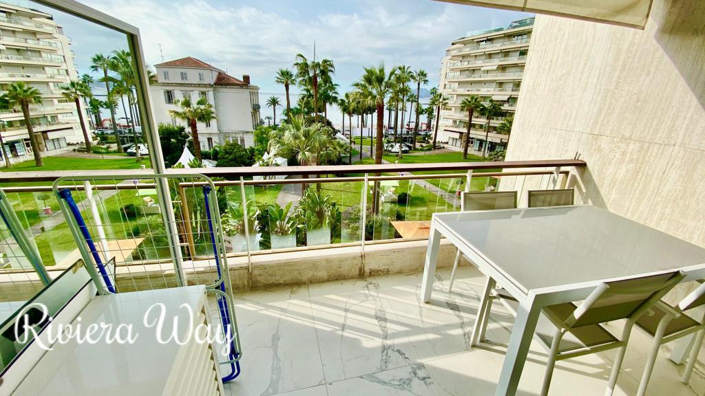 Apartment in Cannes, 28 m², photo #1, listing #80886750