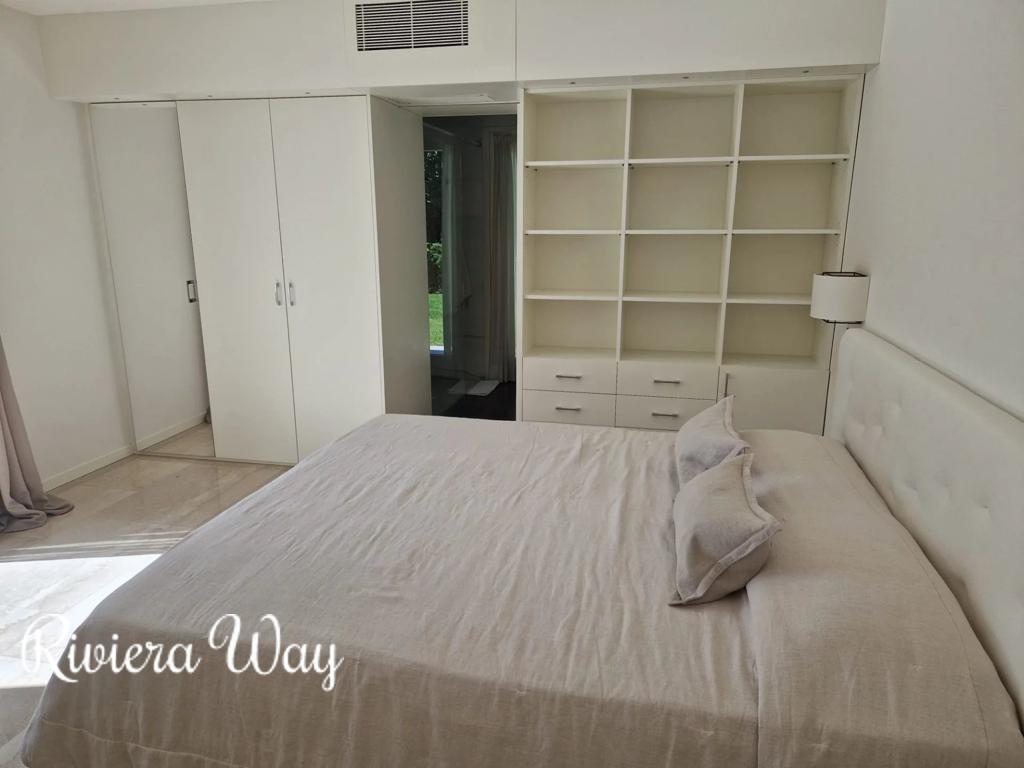 8 room villa in Saint-Tropez, photo #9, listing #106155798