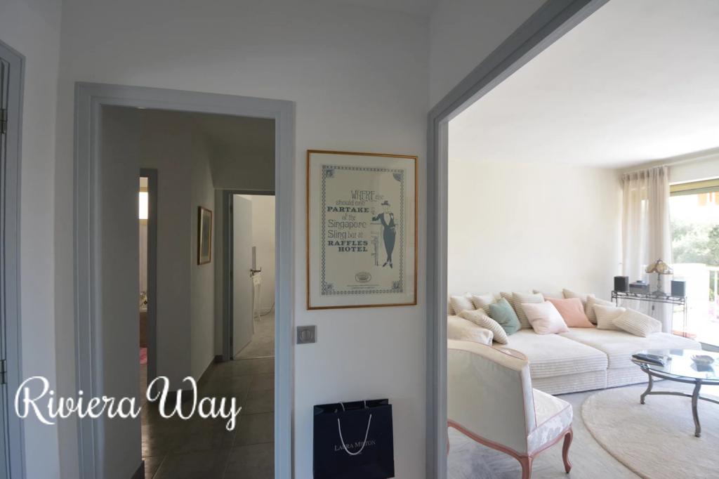 2 room apartment in Antibes, photo #10, listing #106563240