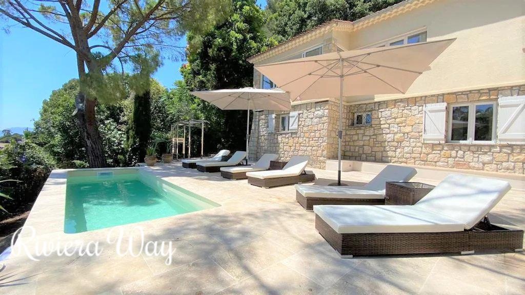 8 room villa in Mougins, photo #2, listing #106864044
