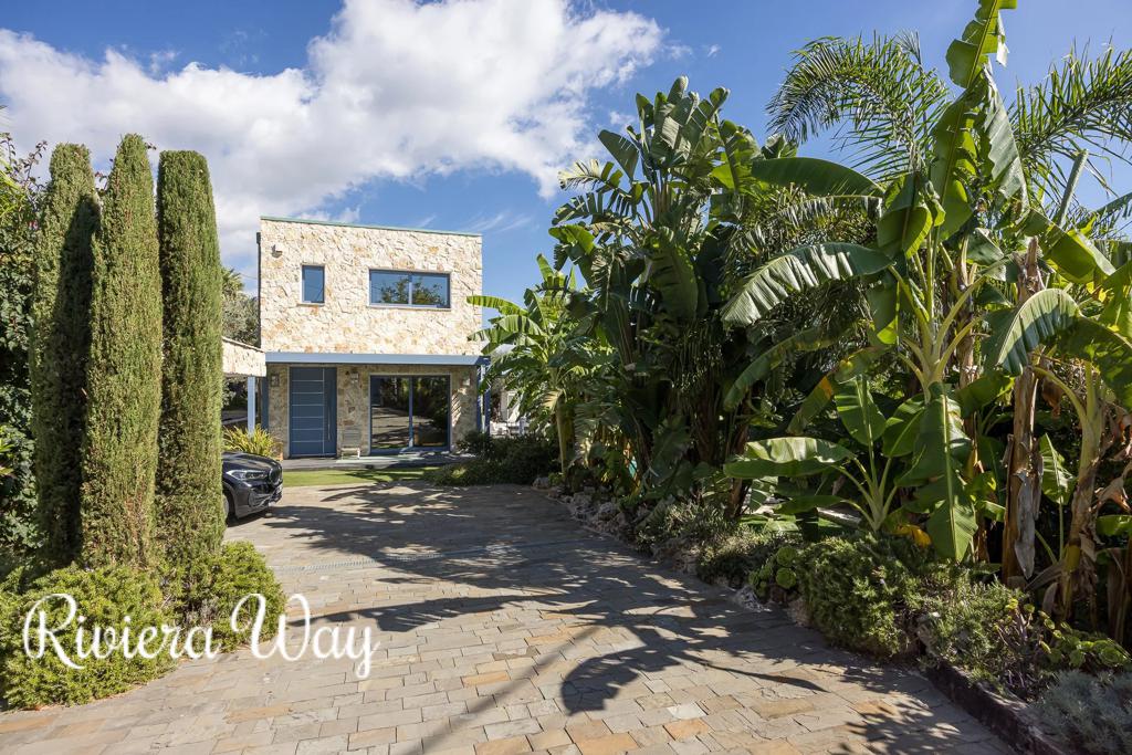 5 room villa in Cannes, photo #1, listing #104187132