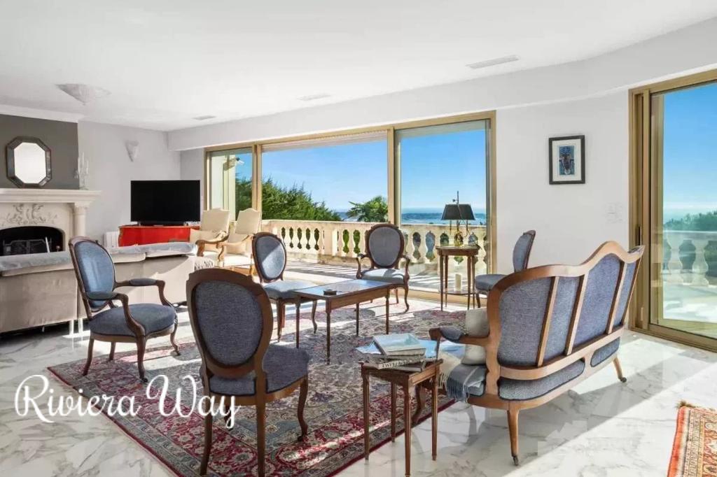 8 room villa in Vallauris, photo #4, listing #98861364