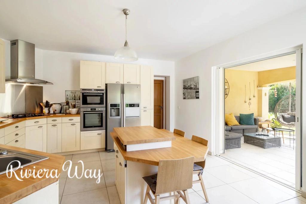 6 room villa in Antibes, photo #5, listing #103435878