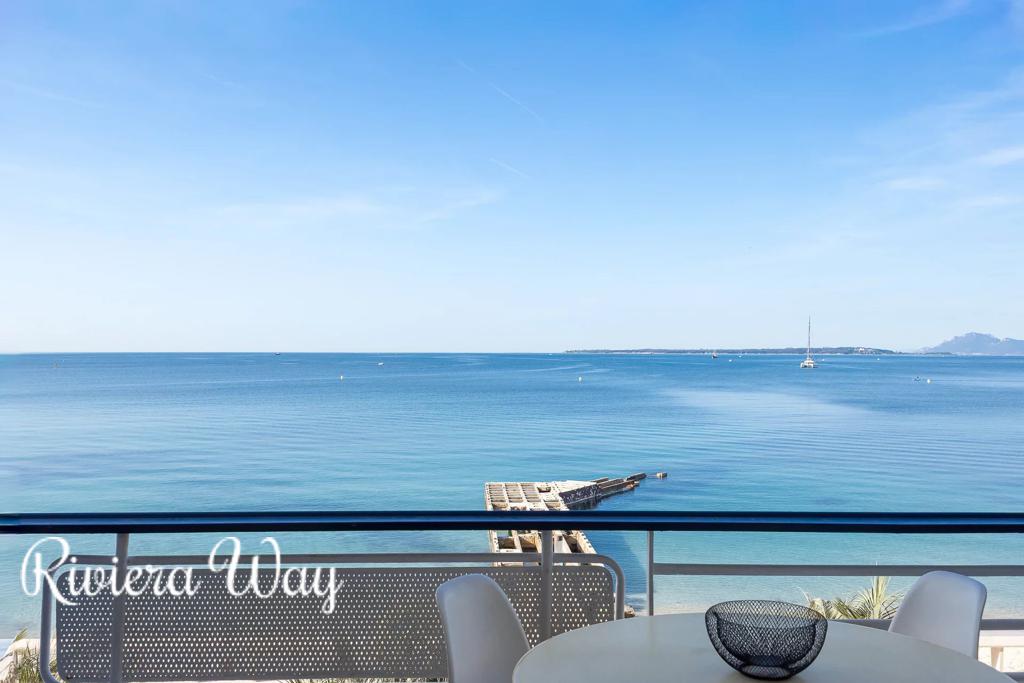2 room apartment in Antibes, photo #1, listing #106178142