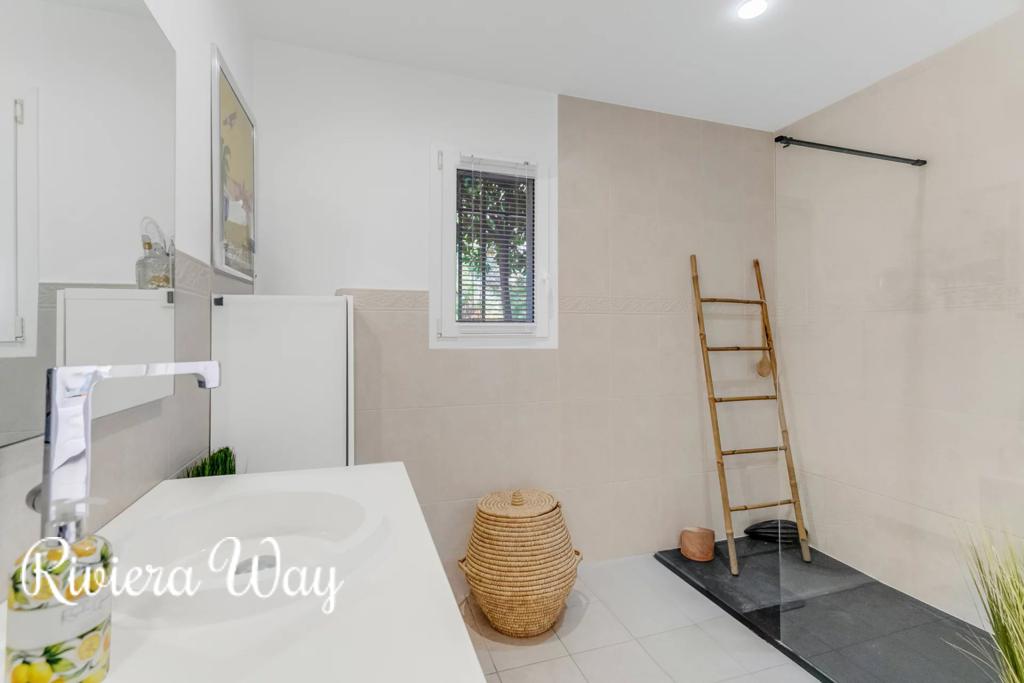 5 room villa in Le Lavandou, photo #10, listing #105223146