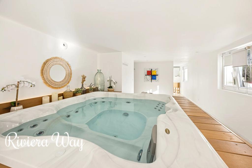 11 room villa in La Colle-sur-Loup, photo #9, listing #105908460