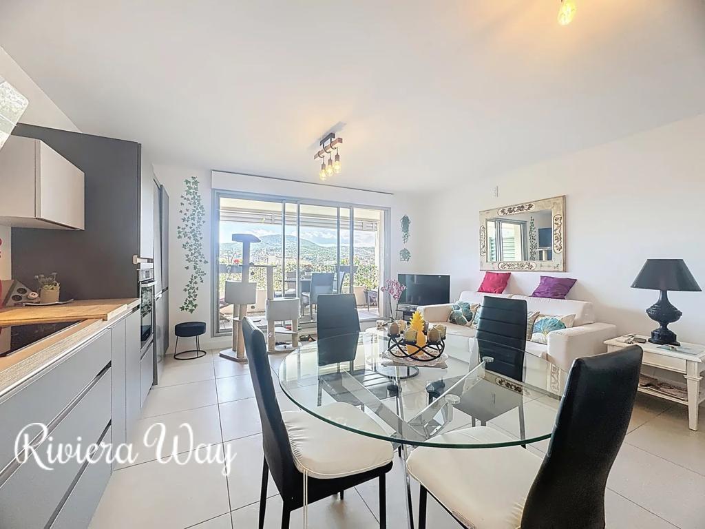 3 room apartment in Sainte-Maxime, photo #7, listing #103040196