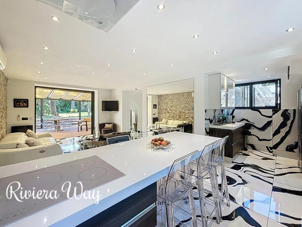 6 room villa in Cap d'Antibes, photo #1, listing #103082574