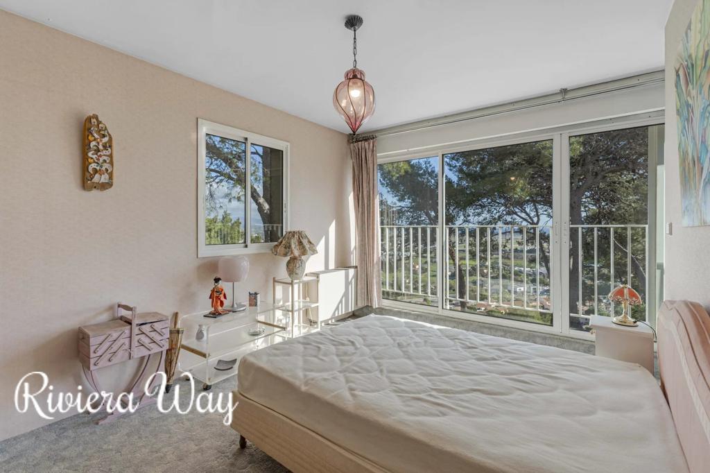 6 room villa in Hyères, photo #9, listing #105532182