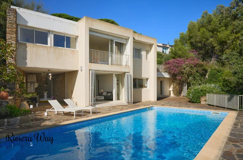 Villa in La Croix-Valmer, 200 m², photo #2, listing #104697558