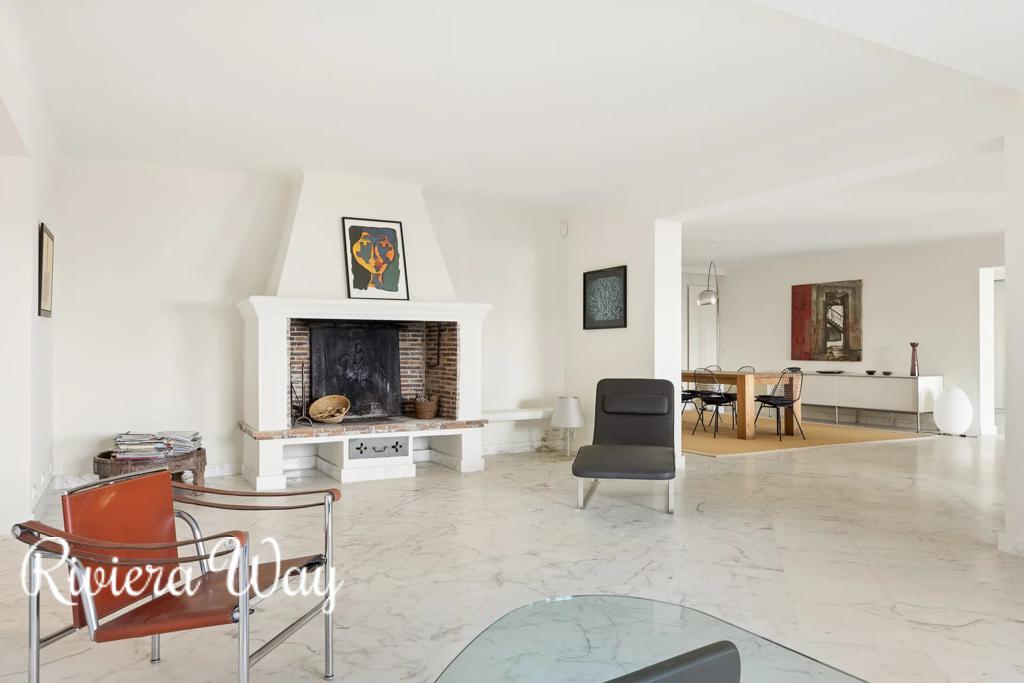 8 room villa in Saint-Paul-de-Vence, photo #7, listing #106130304