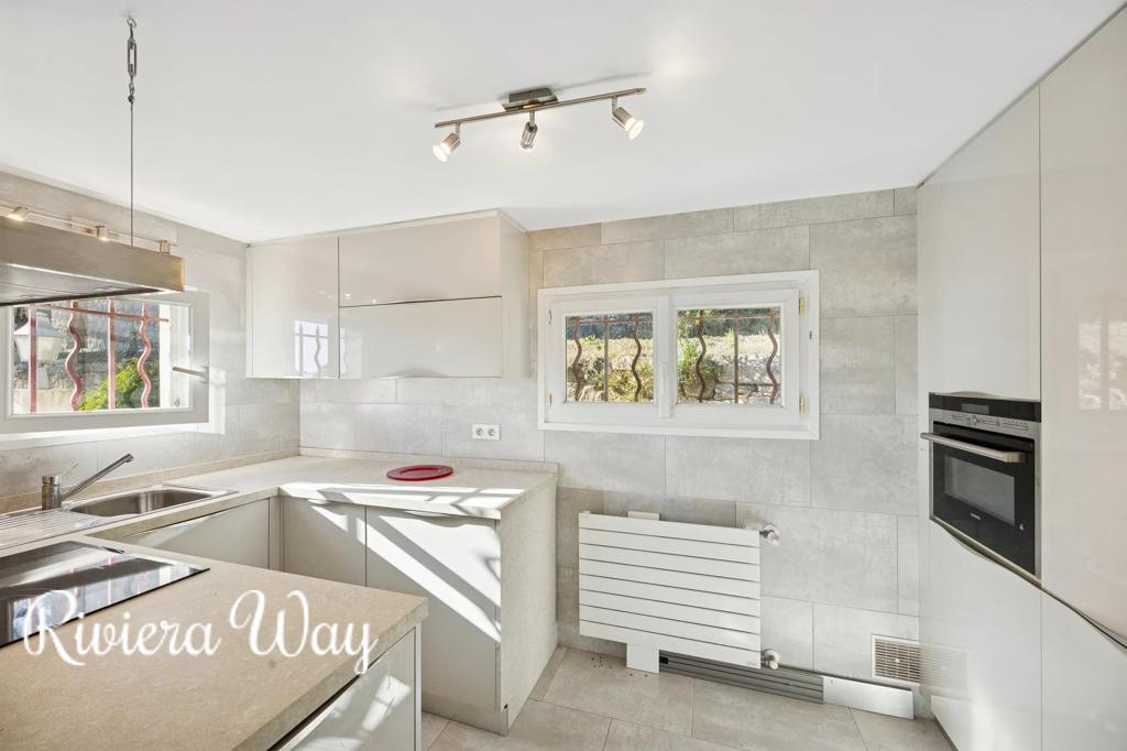 9 room villa in Grasse, photo #4, listing #104939310