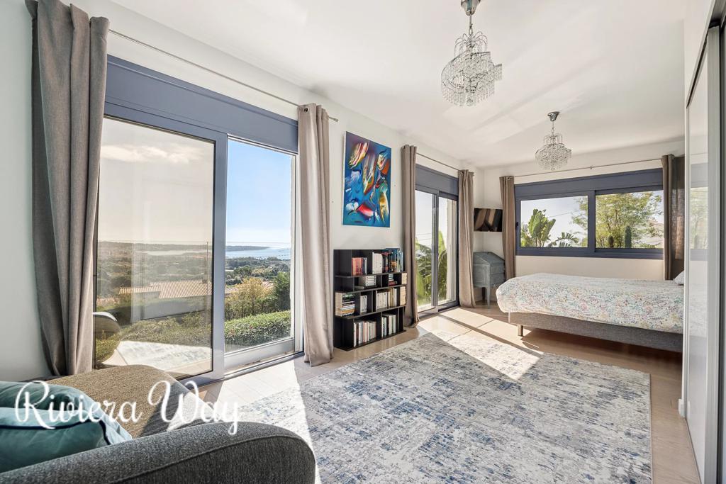 5 room villa in Cannes, photo #4, listing #104187132