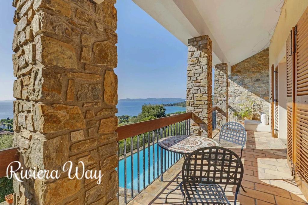 7 room villa in Le Lavandou, photo #3, listing #104398854