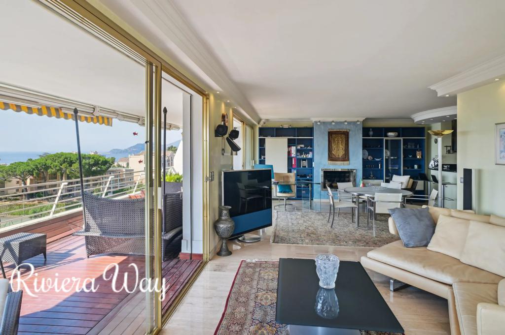 4 room apartment in Cannes, photo #6, listing #106365504