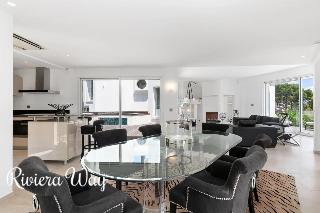 8 room villa in Cap d'Antibes, photo #2, listing #78788430