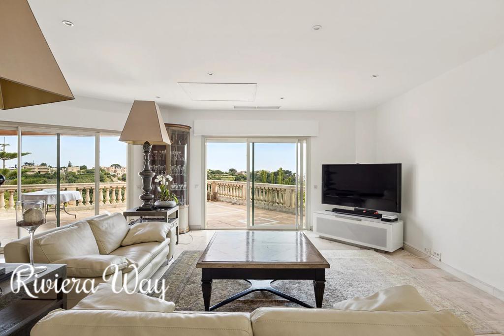 7 room villa in Cagnes-sur-Mer, photo #8, listing #103617066