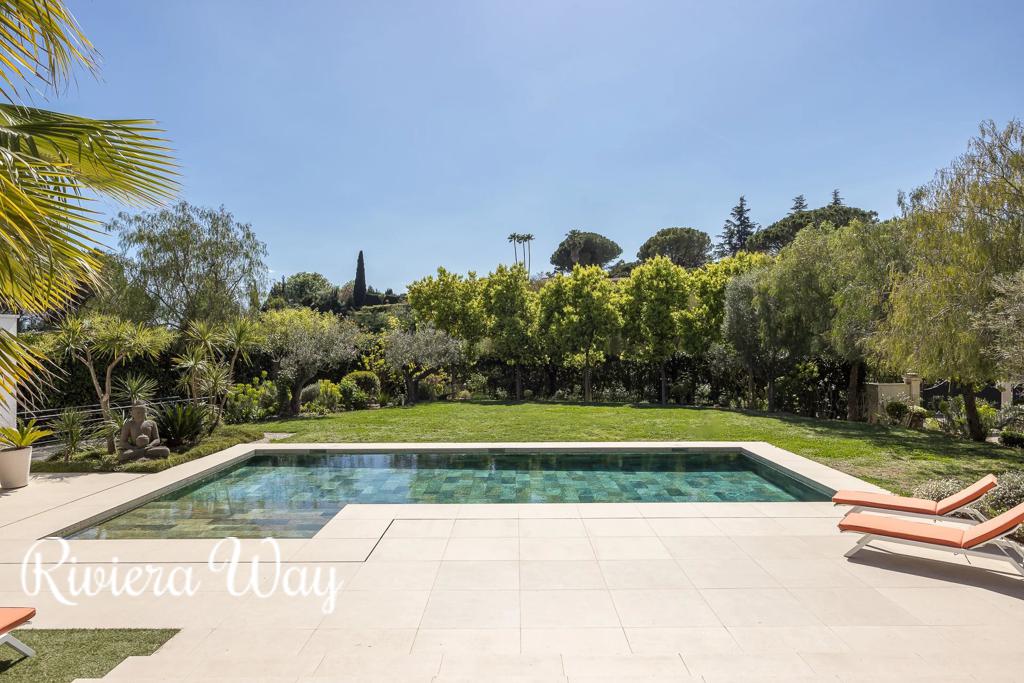 9 room villa in Saint-Paul-de-Vence, photo #5, listing #106093386