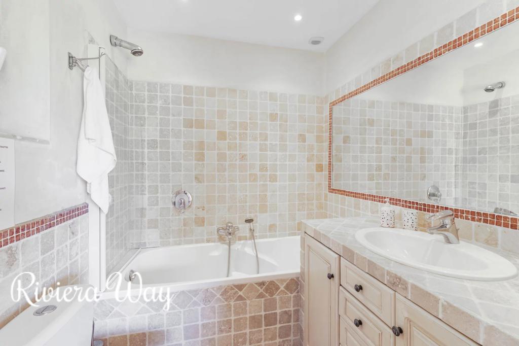 8 room villa in La Croix-Valmer, photo #4, listing #103229952