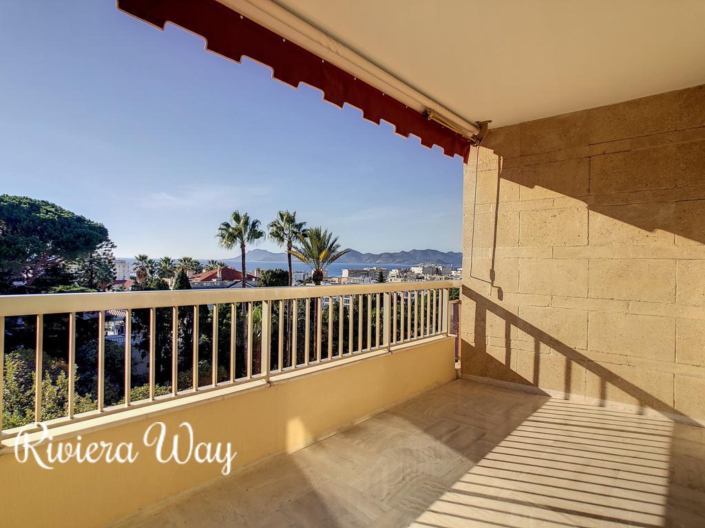 2 room apartment in Cannes, photo #2, listing #85864044