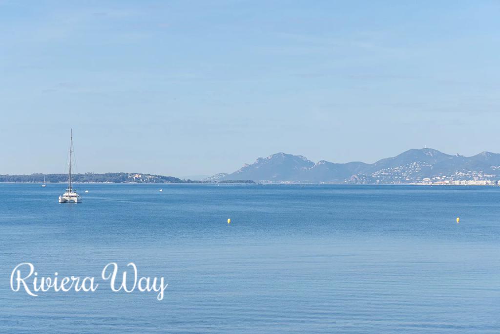2 room apartment in Antibes, photo #6, listing #106178142