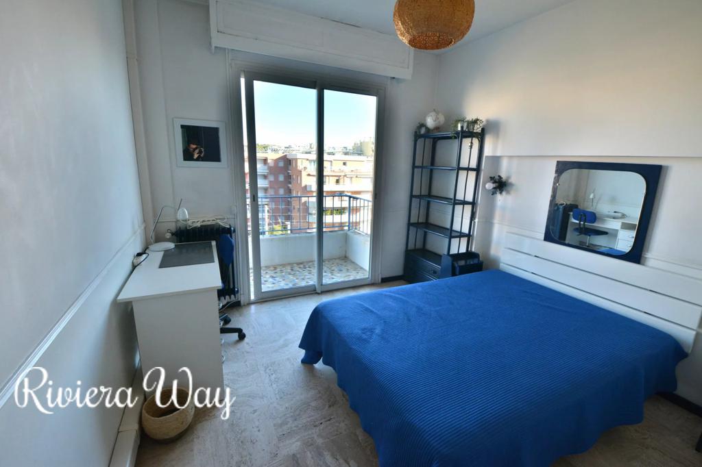 4 room apartment in Juan-les-Pins, photo #7, listing #104396250