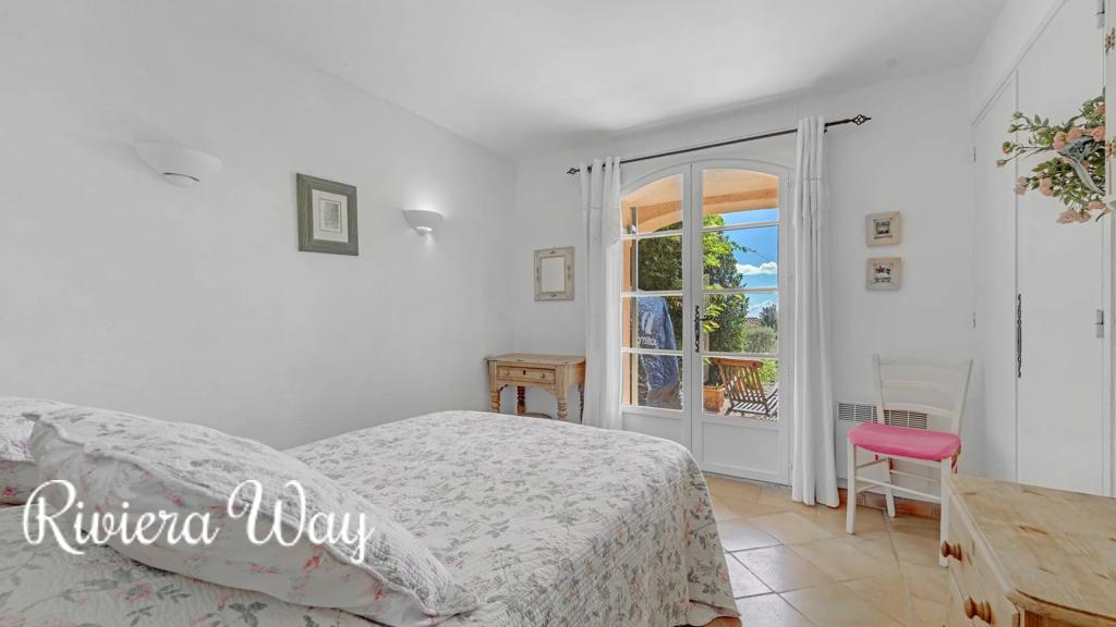 8 room villa in La Croix-Valmer, photo #6, listing #104300112