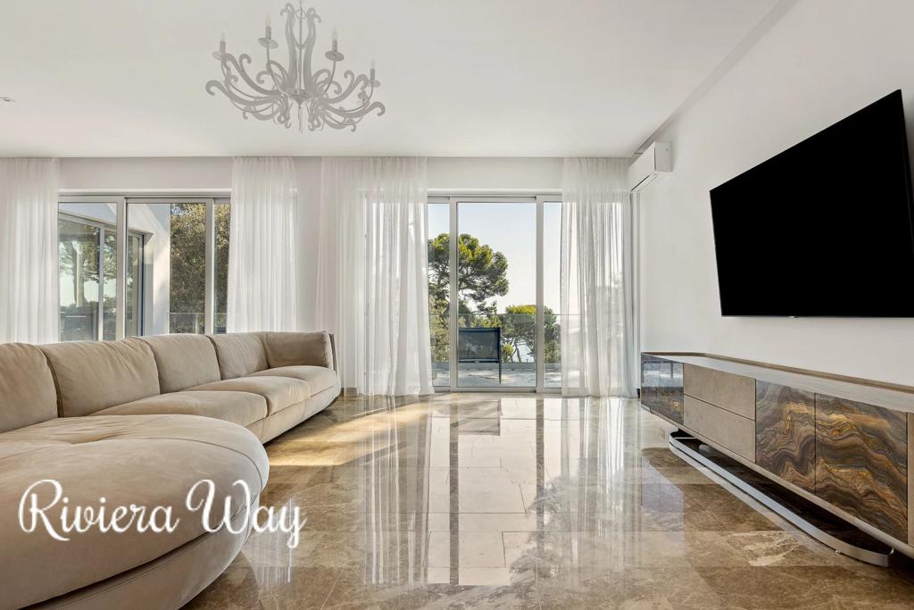 4 room villa in Cap d'Antibes, photo #10, listing #99606024