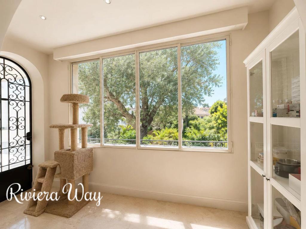 4 room apartment in Cannes, photo #5, listing #106824396