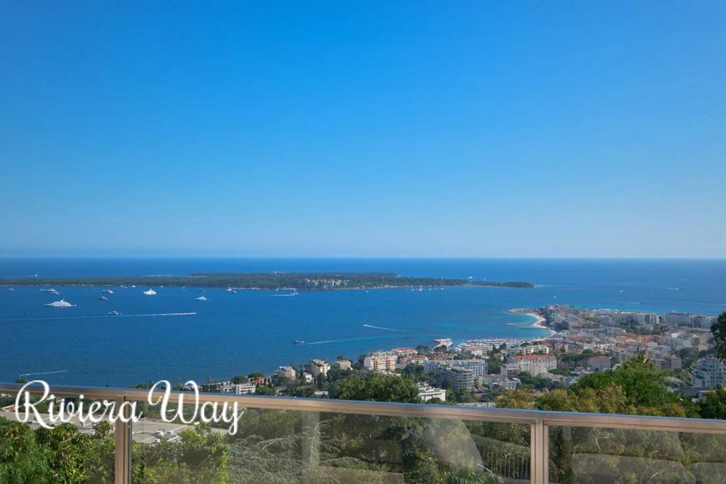 7 room villa in Cannes, photo #2, listing #107261742