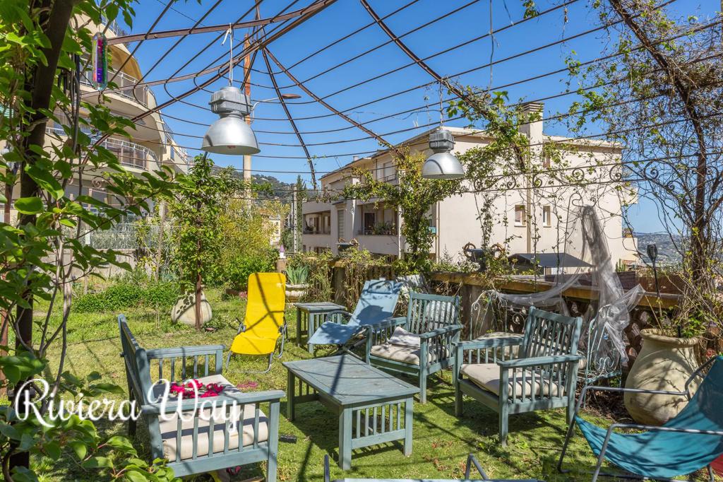 8 room villa in Grasse, photo #10, listing #106185114