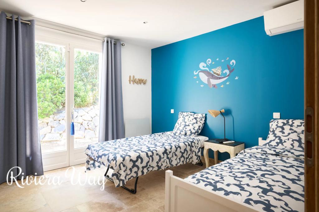7 room villa in Rayol-Canadel-sur-Mer, photo #7, listing #99749790