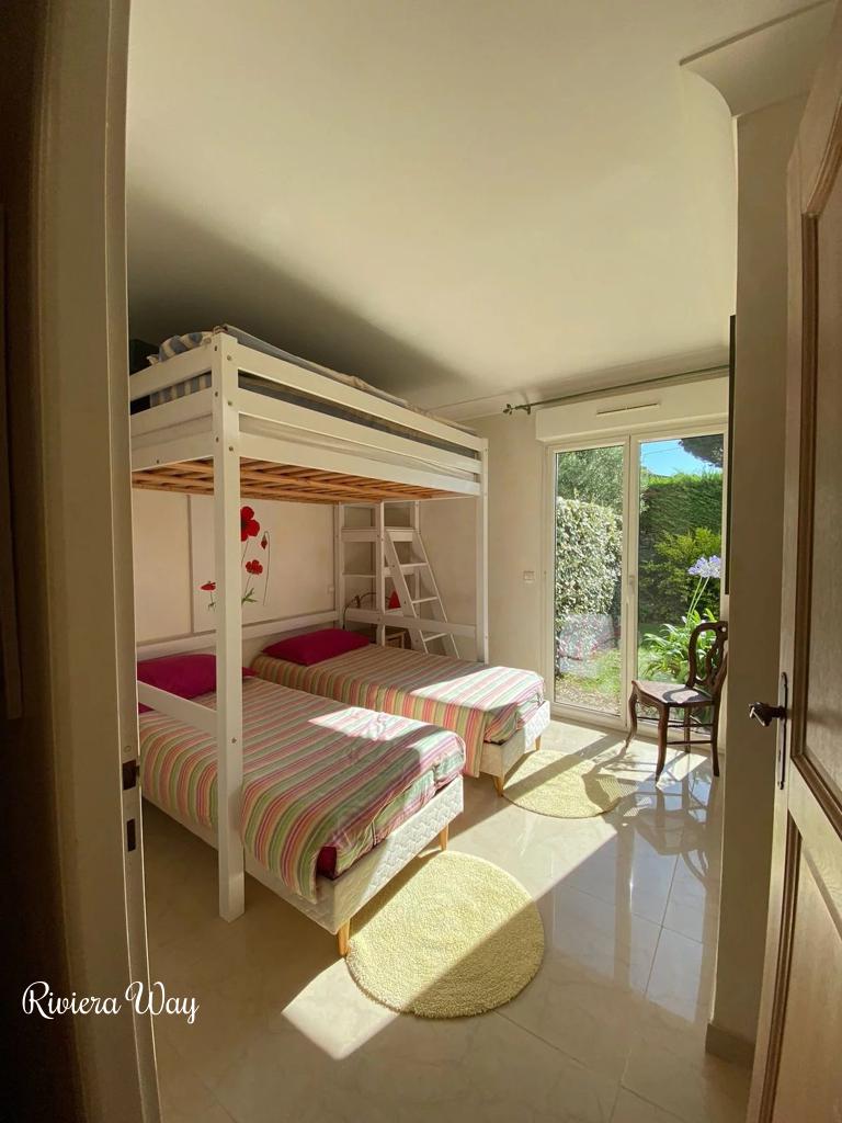 Apartment in Antibes, photo #2, listing #104189778